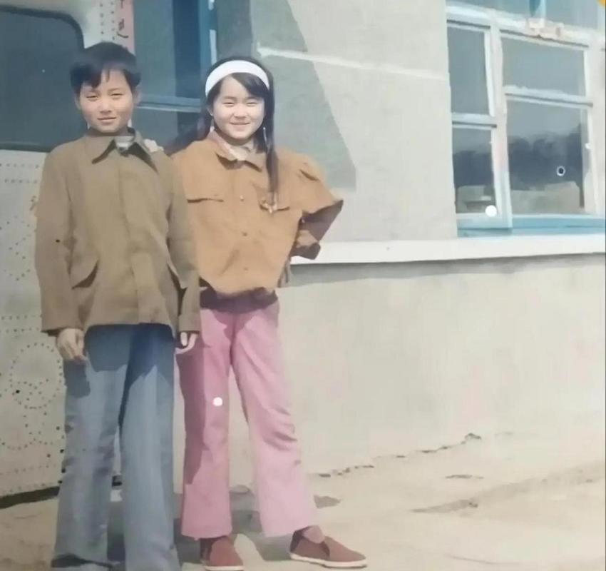 年少时的偶像都成了晒夫妻照的老夫老妻，真的哭死！因拍戏结缘、青梅竹马不顾反对力挺、还有隐婚十几年藏得死死；2026年娱乐圈成双成对的也太多了，这几对磕到现在都走不出去！