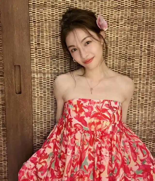 韩娱恋情官宣 李宰旭Karina柳智敏 恋情进展_韩娱明星情侣泫雅龙俊亨 恋情细节_韩国娱乐圈恋情曝光