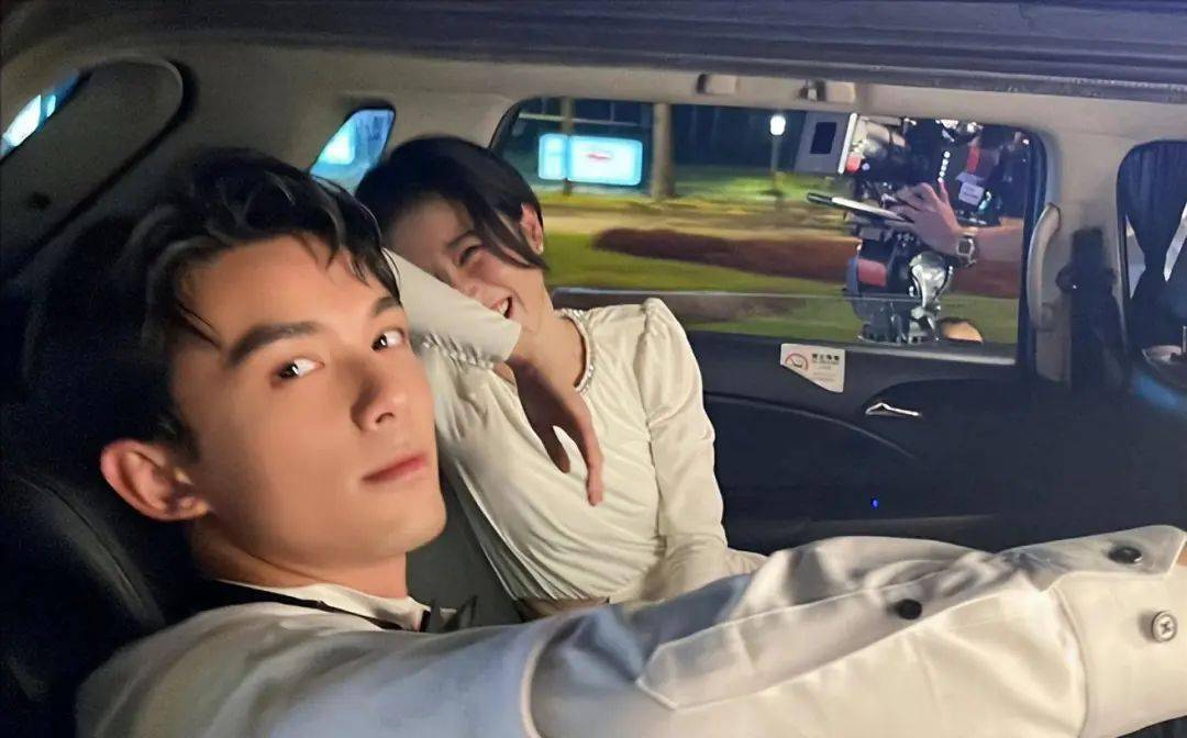 吻戏拍摄挑战_演员应对亲密戏技巧_女明星被男明星床戏