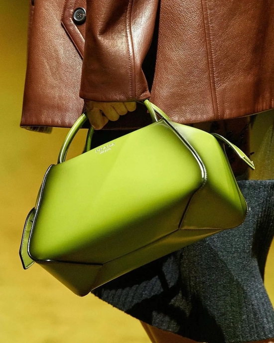 女明星用的包包_Celine Soft 16 bag_Prada Supernova