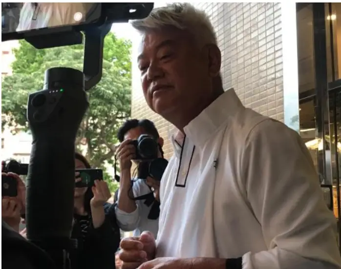 陈百祥娱乐圈辈分_陈百祥香港老明星电视辩论_陈百祥与黄杏秀恩爱夫妻