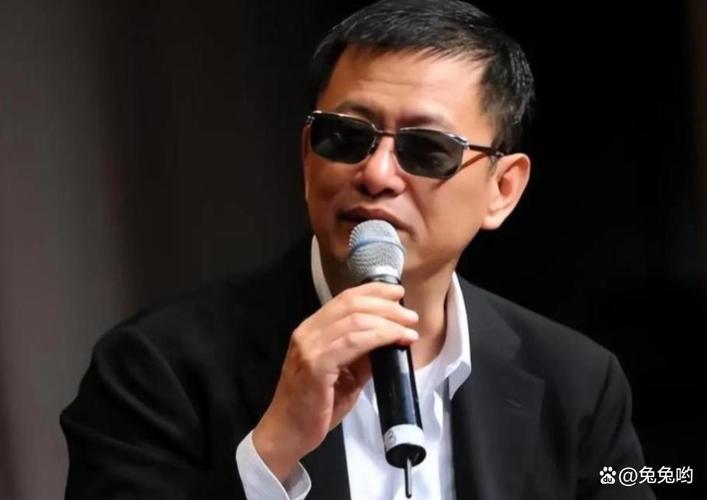 艺人隐私黑产：内鬼兜售行程，娱乐圈暗面暴露