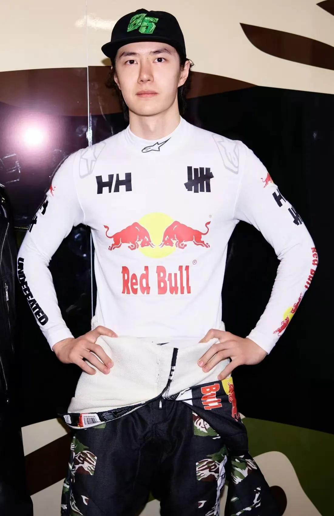 王一博赛车比赛_FIA D级执照_女明星赛车