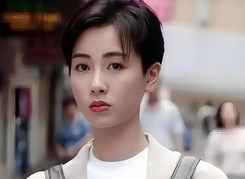 短发造型经典女星_短发女明星机场_港圈短发美女
