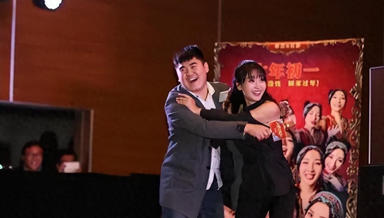 形容娱乐圈黑暗的词_明星潜规则内幕_娱乐圈黑暗面