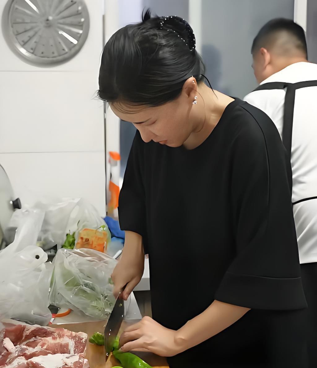 香港女明星三级_张暖雅 香港三级片女星 山东农村 果园女主人
