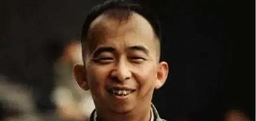 美女野兽组合 娱乐圈丑男美女恋爱故事 娱乐圈颜值与才华反差情侣_娱乐圈最丑男
