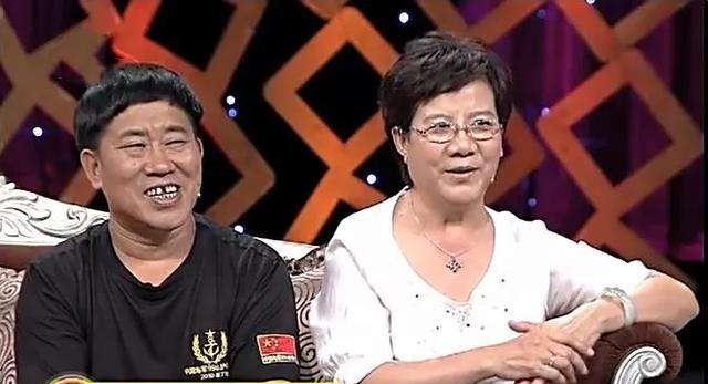 美女野兽组合 娱乐圈丑男美女恋爱故事 娱乐圈颜值与才华反差情侣_娱乐圈最丑男