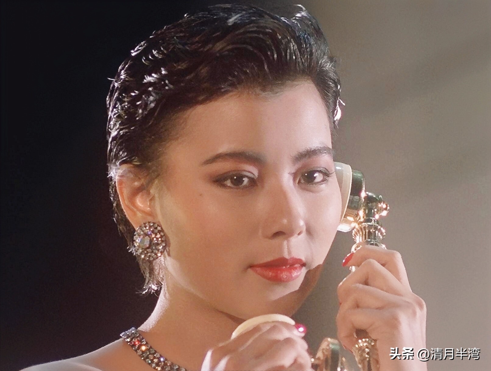 短发 女明星 生_港风女星短发代表_港圈女星短发造型