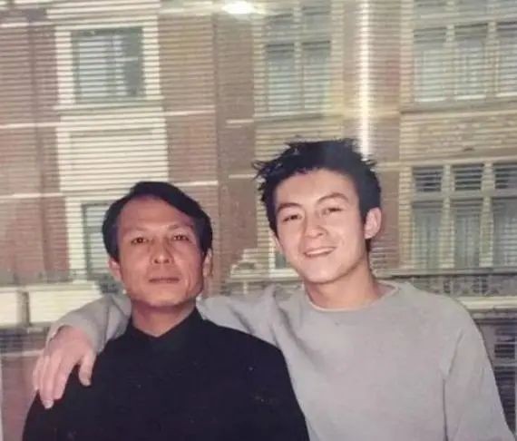 陈冠希艳照门事件回顾_陈冠希退出娱乐圈原文_陈冠希道歉退圈事件