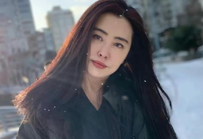 王祖贤为什么退出娱乐圈_岁月痕迹对比小倩_王祖贤抖音七秒视频