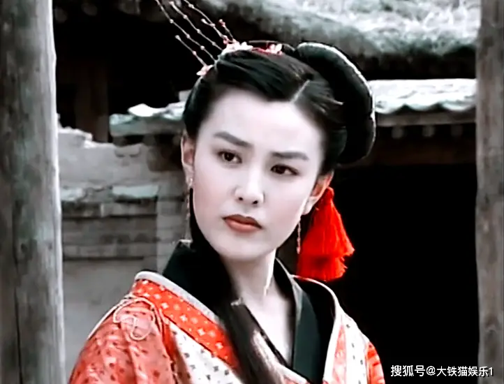 长脸女明星_脸部比例异于常人的女明星_长方形脸女明星