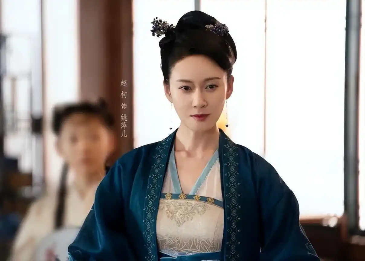 长方形脸女明星_长脸美女盘点_杨谨华吴佩慈孟广美赵柯