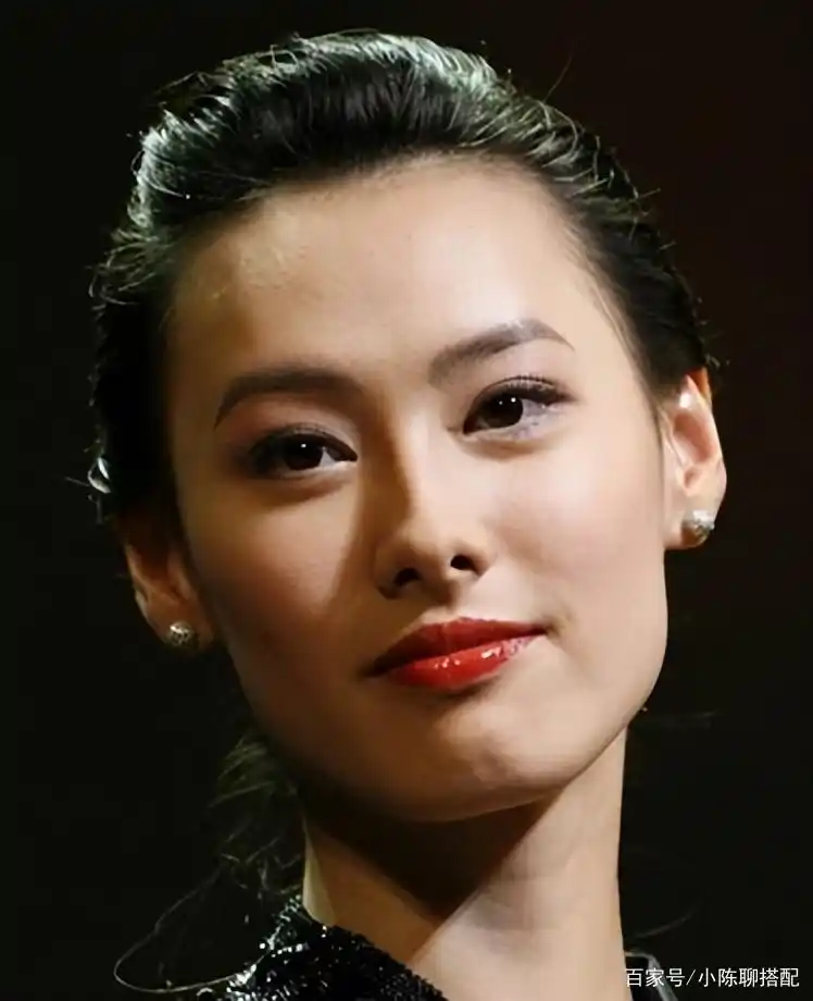 长脸女人如何变美_长方形脸女明星_长脸女星妆容技巧
