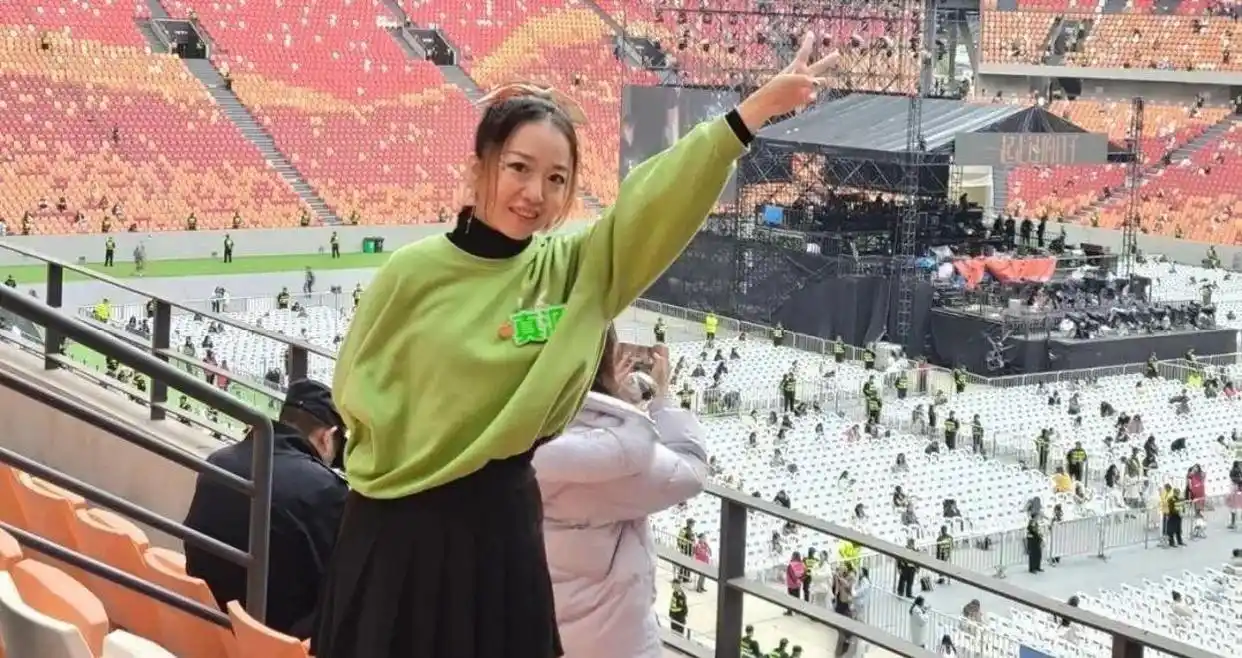 社会偏见_中年女性追星现象_大龄女明星追星
