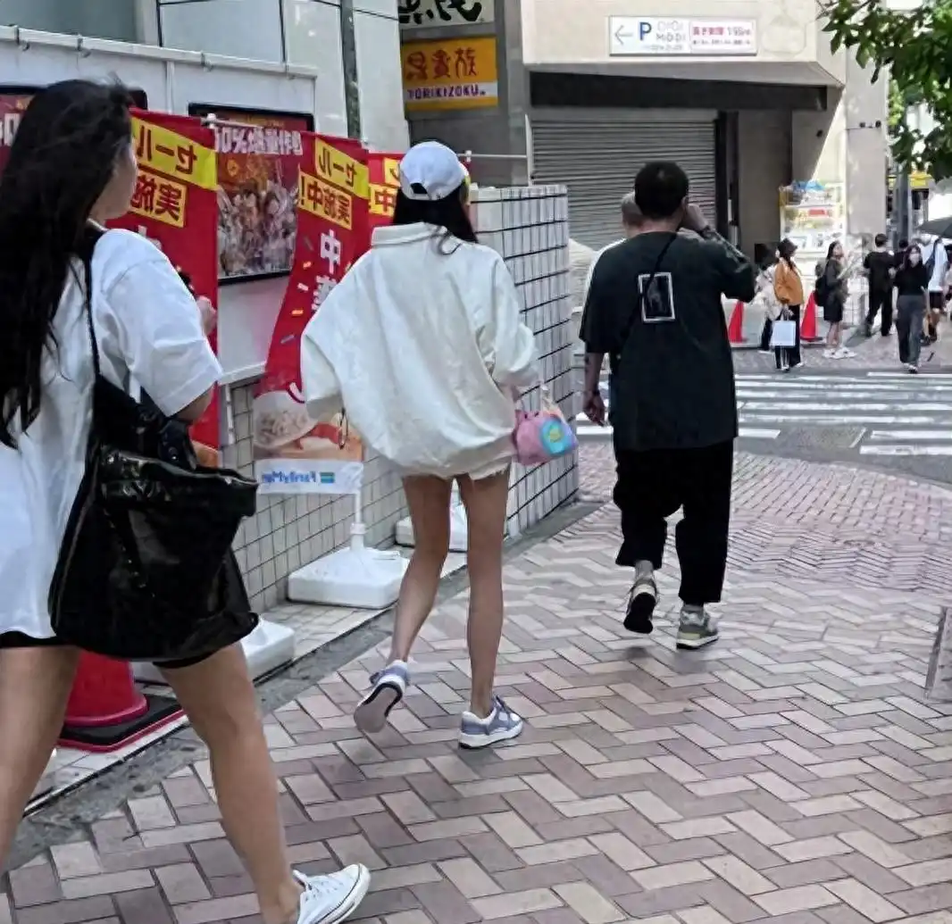 女明星女朋友_彭昱畅女友照片_彭昱畅女友官宣