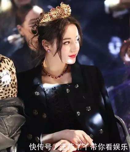 走光女明星 中国_女明星防走光方法_杨幂打底裤防走光