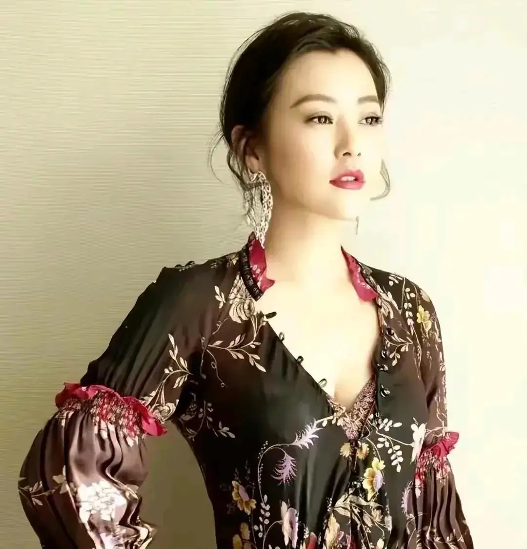 惊艳女明星_女明星感情经历_女明星婚姻故事