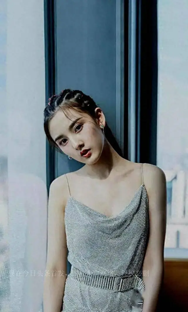 新晋娱乐圈小花排名_娱乐圈情商高的女明星_90后女演员演技分析