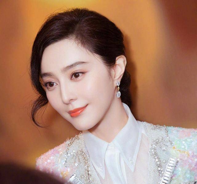 亚洲女生的鼻形一般分为这5种，3种好看2种丑，化对了妆也很美