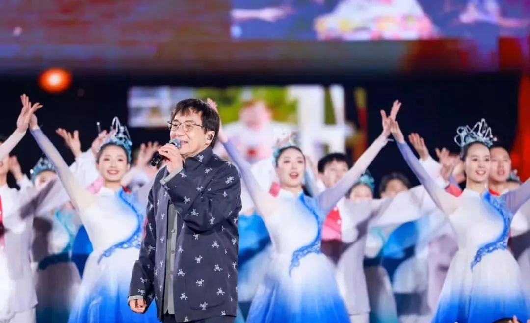 塌鼻子明星_朝天鼻明星_混血女明星鼻子
