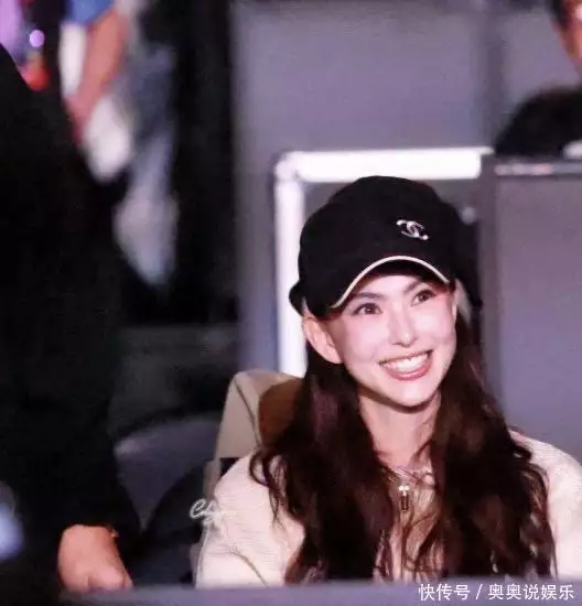 周杰伦娱乐圈_周杰伦昆凌甜蜜瞬间_昆凌周杰伦演唱会互动