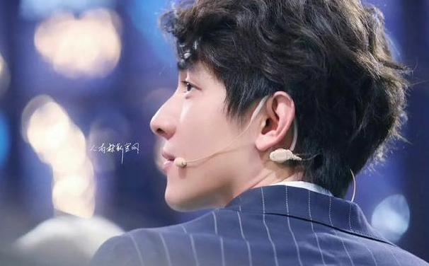 穿越林更新小说娱乐圈_穿越娱乐圈好看的小说推荐_穿越娱乐圈明星