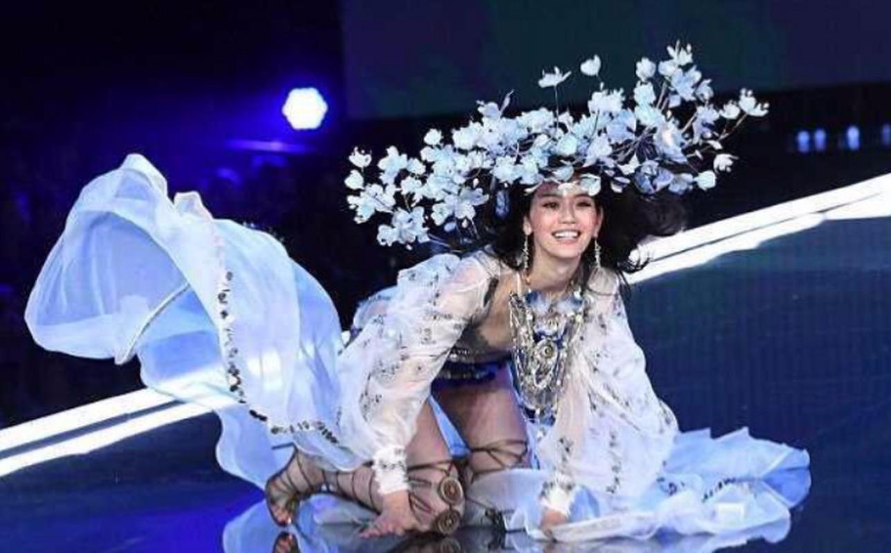 回顾2017女星活动名场面：从芭莎斗艳到维密摔跤