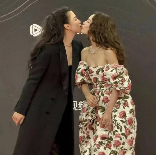 美女明星热吻_女明星电视剧吻戏_美女明星热吻视频