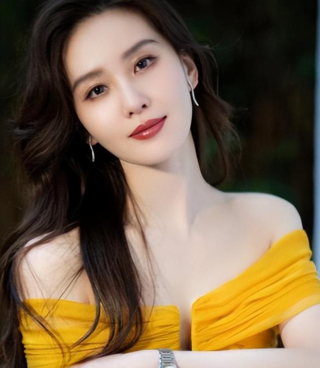 回族美女明星_回族女明星名字_迪丽热巴古力娜扎