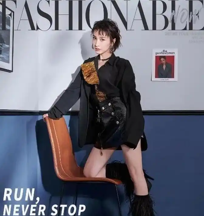 吴昕直播外国网友英语互动_女明星直播间_吴昕直播带货转型经历